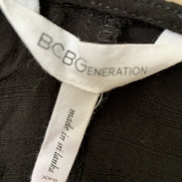 BCBGeneration Front Knot Flowy Top - Picture 4 of 4